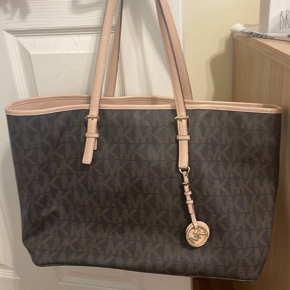 Micheal Kors Purse